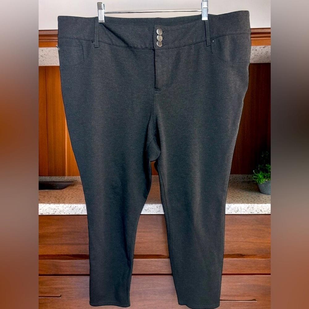 Brand: Avenue, size 24